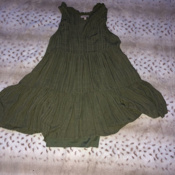 Green dress - Picture 5 of 12